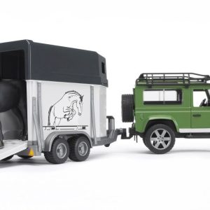 Land Rover Defender met paardentrailer en paard