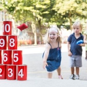 Blikken gooien (werpspel) – rood met cijfers