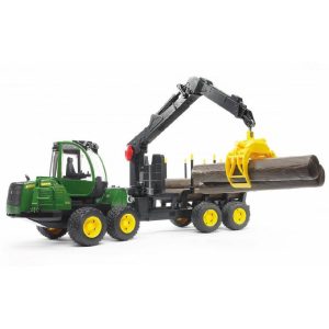 John Deere boomstamvrachtwagen