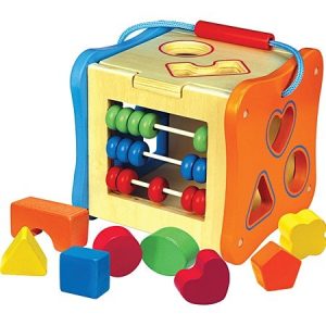 Houten activiteitenkubus