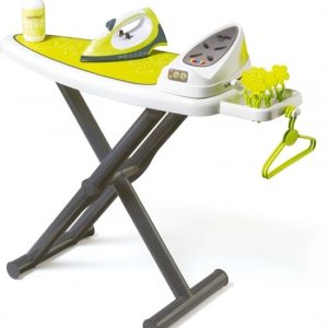 Strijktafel met stoomstrijkijzer