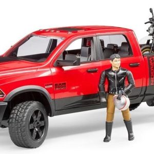 Dodge RAM 2500 Power Wagon met Ducati Desert Sled en motorrijder