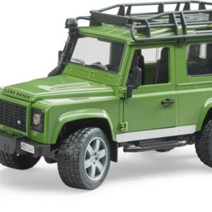 Land Rover Defender met boswachter en hond