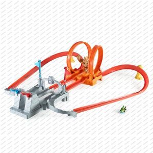 Hot Wheels Mario Kart – Bowser’s Castle track set