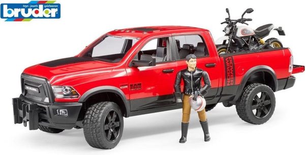 Dodge RAM 2500 Power Wagon met Ducati Desert Sled en motorrijder