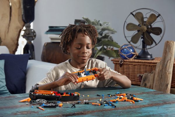 LEGO Technic Reddingshovercraft - 42120 - Afbeelding 9