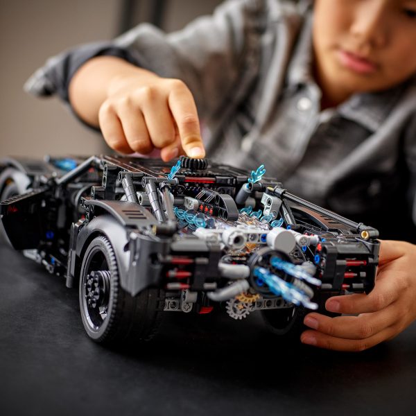 LEGO Technic THE BATMAN - BATMOBILE - 42127 - Afbeelding 9