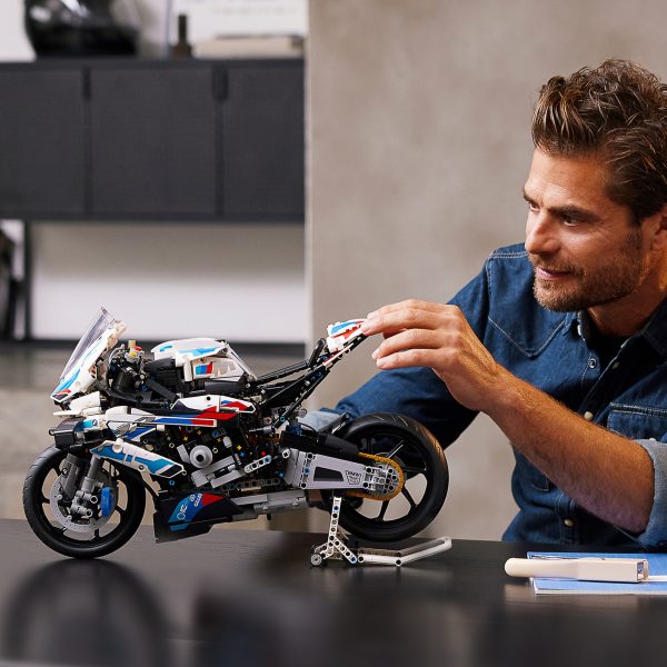 LEGO Technic BMW M 1000 RR- 42130 - Afbeelding 8