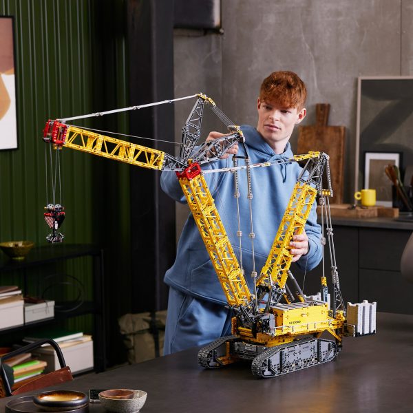 LEGO Technic Liebherr Rupsbandkraan - 42146 - Afbeelding 8
