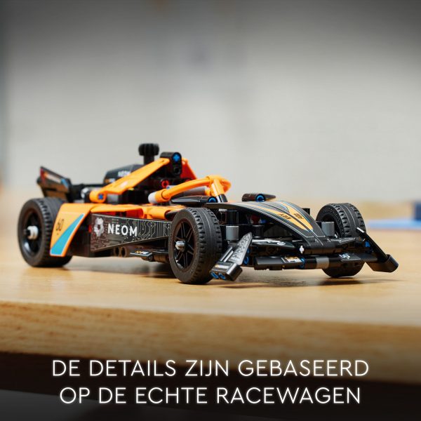 LEGO Technic NEOM McLaren Formula E racewagen Pull-Back - 42169 - Afbeelding 7