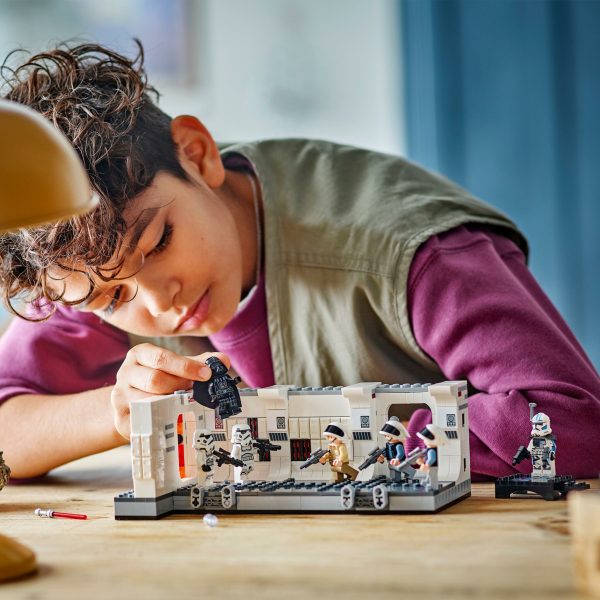 LEGO Star Wars Aan boord van de Tantive IV - 75387 - Afbeelding 10