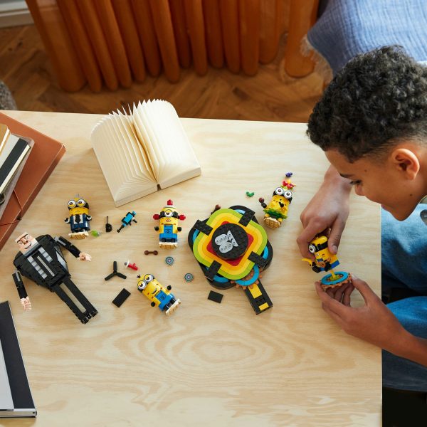 LEGO Despicable Me 4 Bouwbare Gru en Minions - 75582 - Afbeelding 3