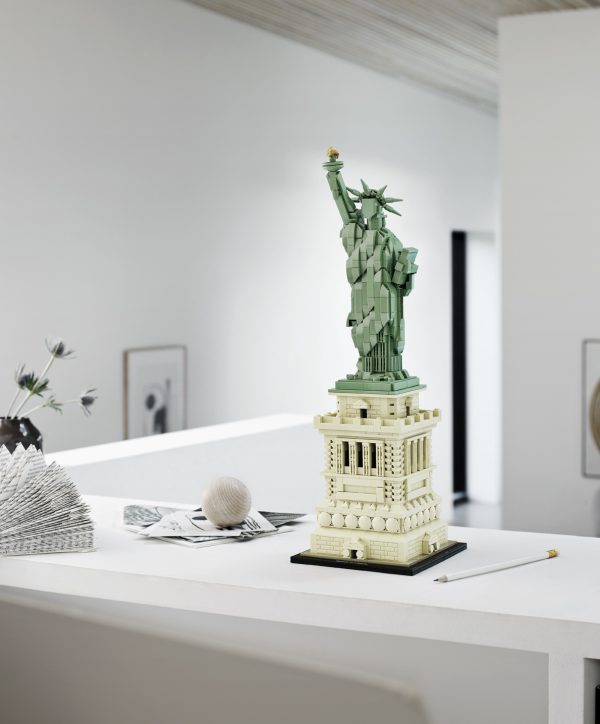 LEGO Architecture Vrijheidsbeeld - 21042 - Afbeelding 5