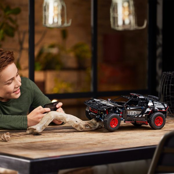 LEGO Technic Audi RS Q E-tron - 42160 - Afbeelding 8