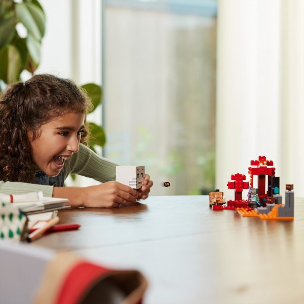 LEGO Minecraft Hinderlaag bij het Nether-portaal - 21255 - Afbeelding 8