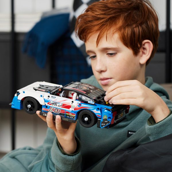 LEGO Technic NASCAR Next Gen Chevrolet Camaro ZL1 - 42153 - Afbeelding 8