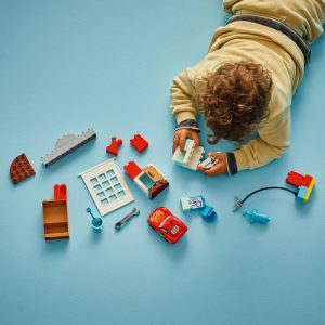 LEGO Duplo – McQueens bezoek aan Docs garage