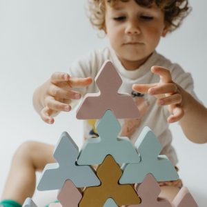 Moes Play – Trianglo