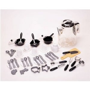 Theepot + 3 pannen + snijplank + eetservies + bestek