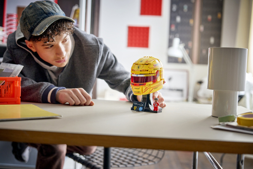 LEGO - Scuderia Ferrari HP helm van Lewis Hamilton - Afbeelding 2