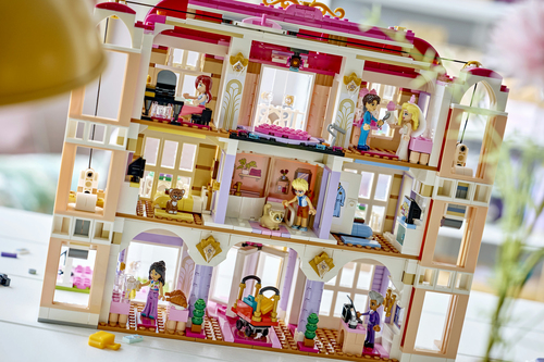 LEGO Friends - Heartlake City Grand Hotel 42704 - Afbeelding 4
