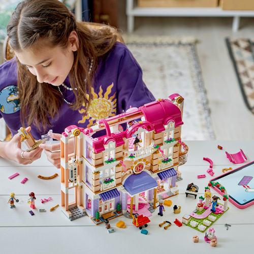 LEGO Friends - Heartlake City Grand Hotel 42704 - Afbeelding 8